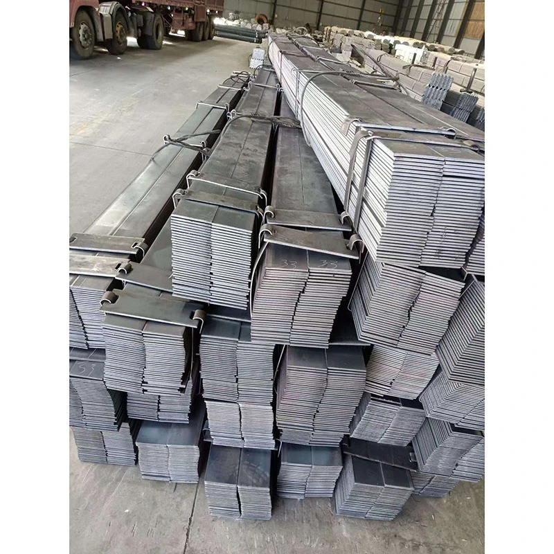 Flachstahl aus warmgewalztem und verzinktem Stahl Flachstahl aus warmgewalztem und verzinktem Stahl